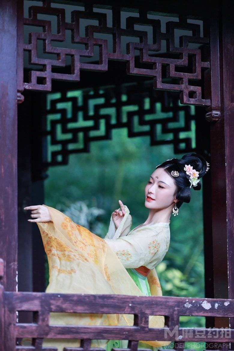 汉服模特