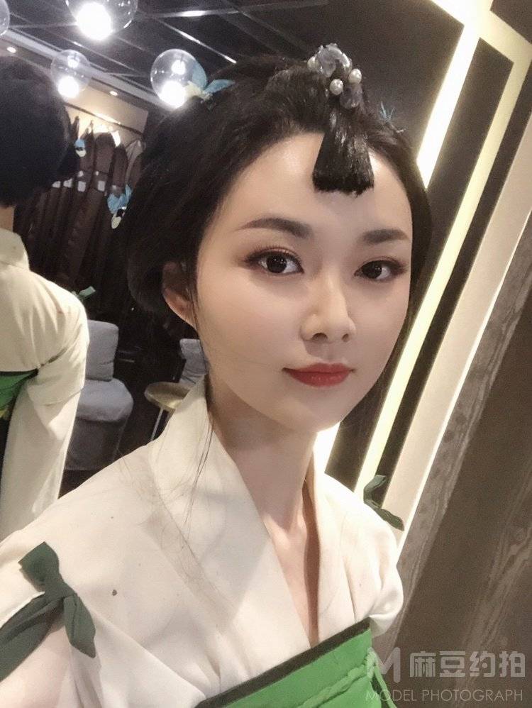 校园模特