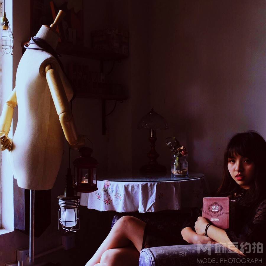 情绪模特