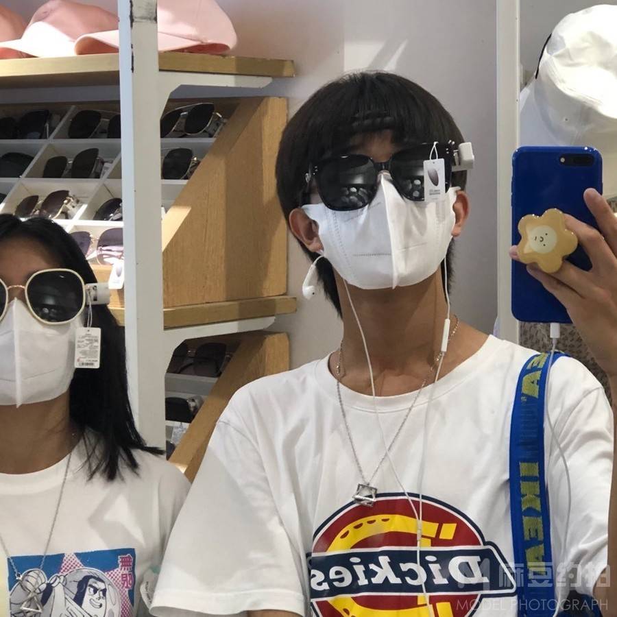 情绪模特