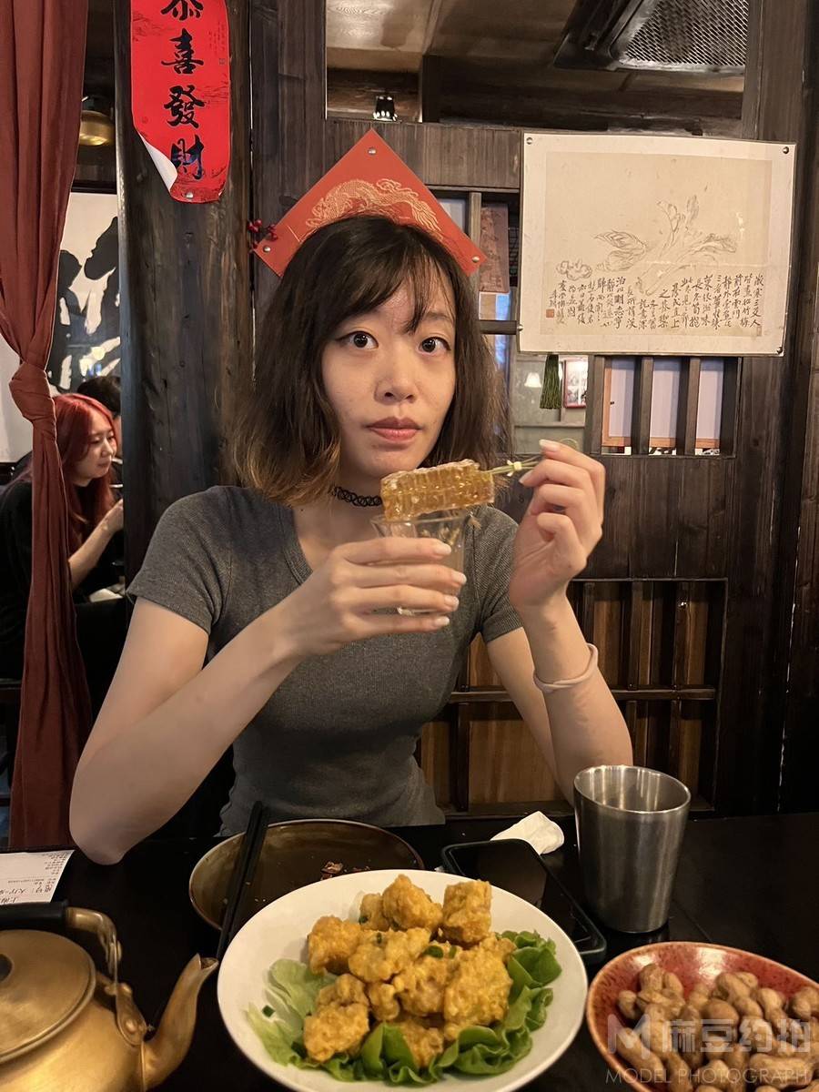 情绪模特