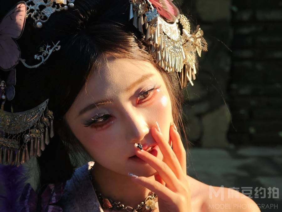 情绪模特