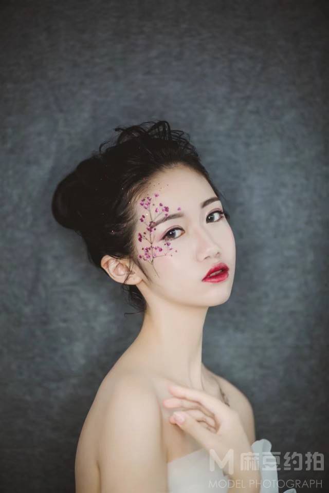 妆容模特