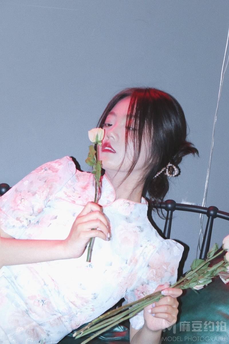 情绪模特