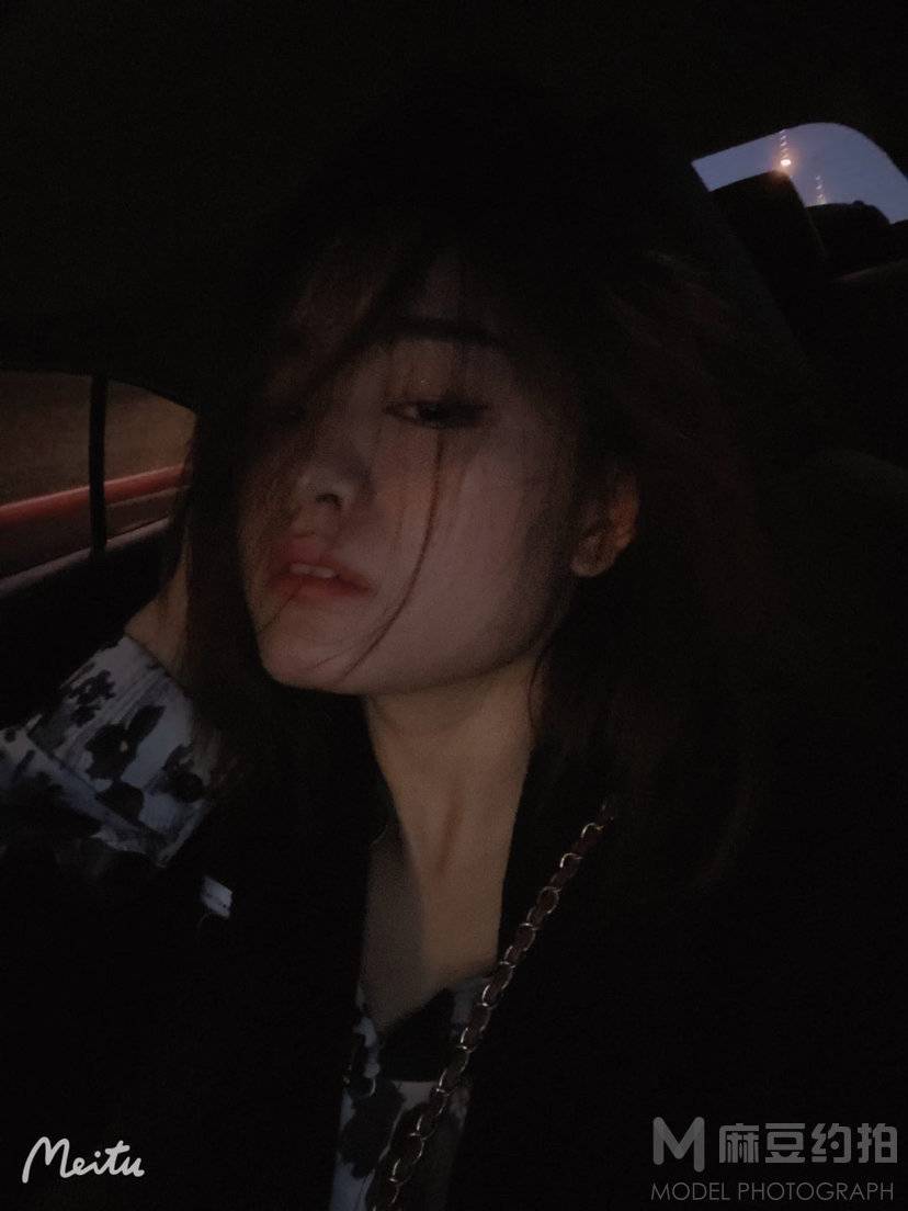 黑白模特