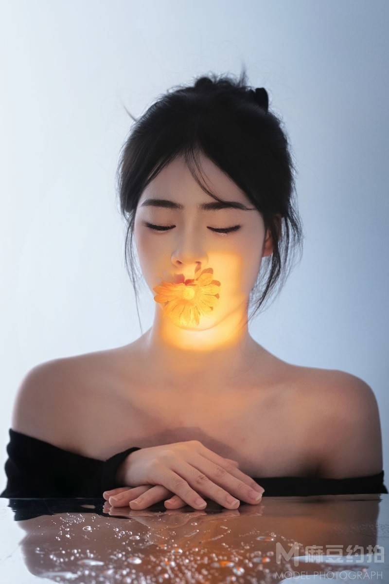 黑白模特