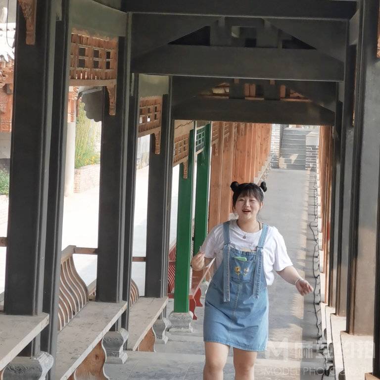 汉服模特