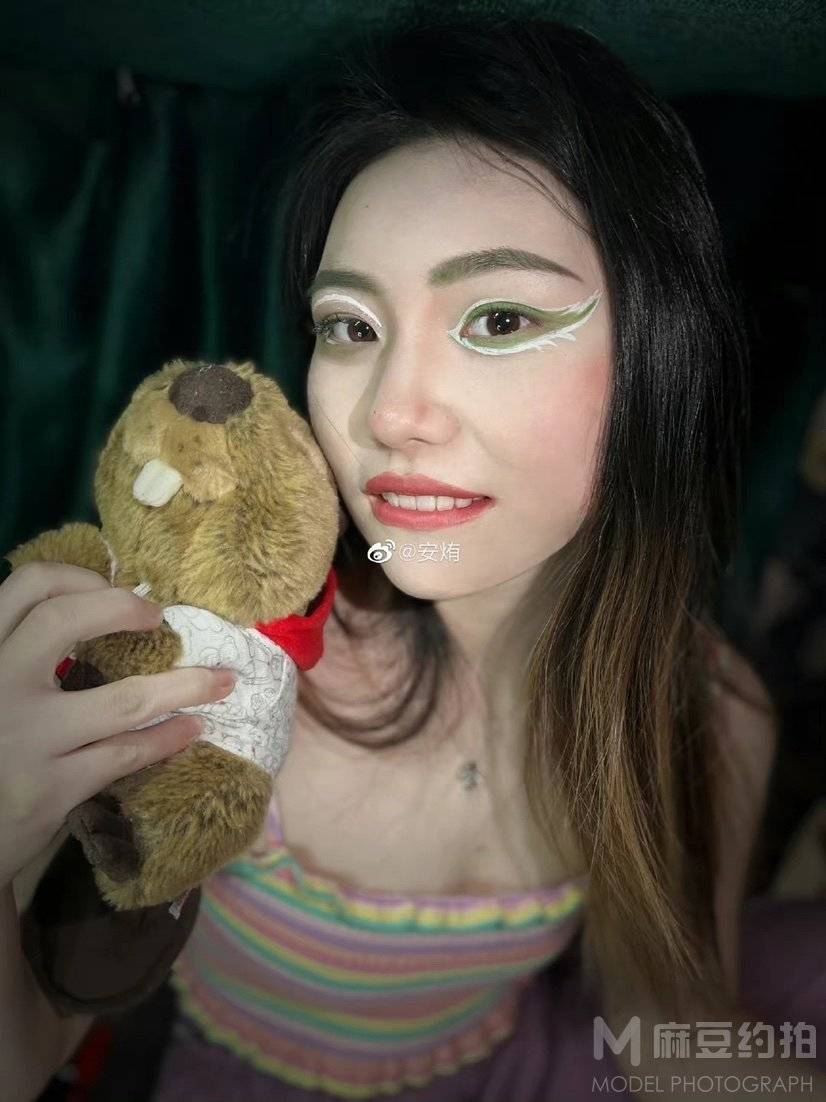妆容模特