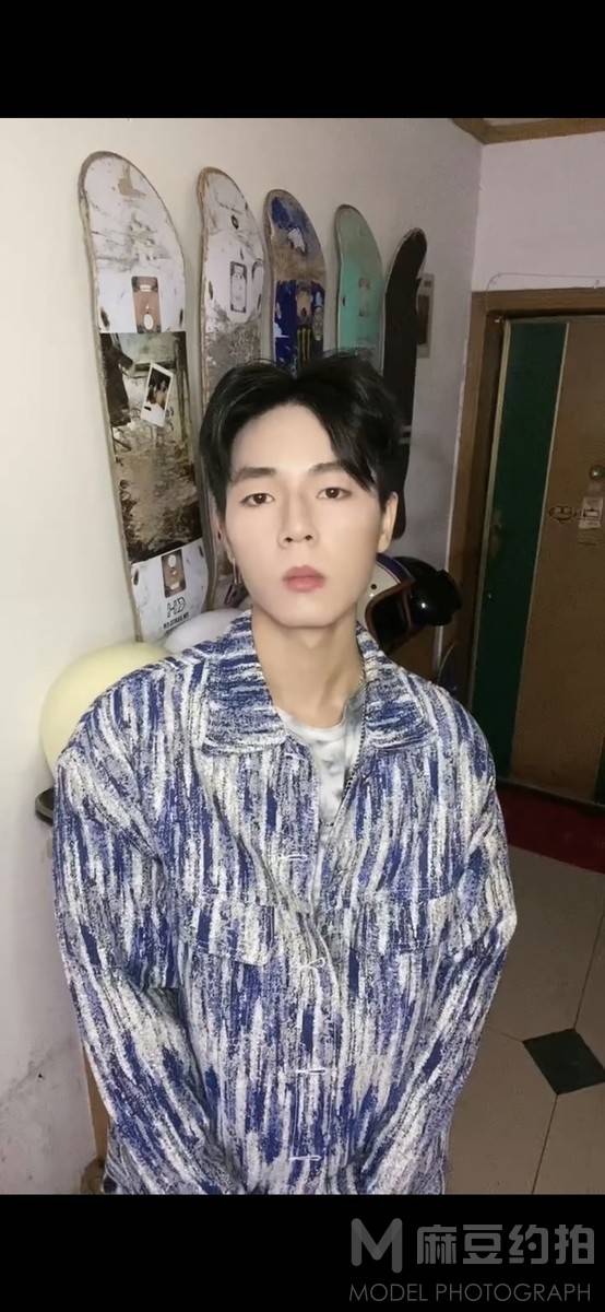 情绪模特