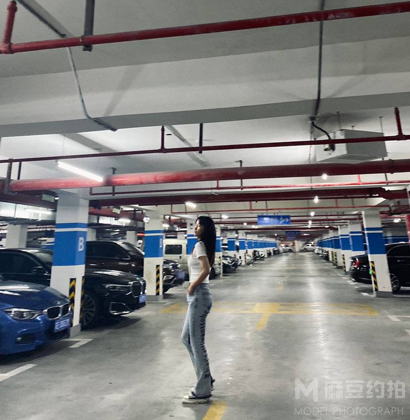 黑白模特