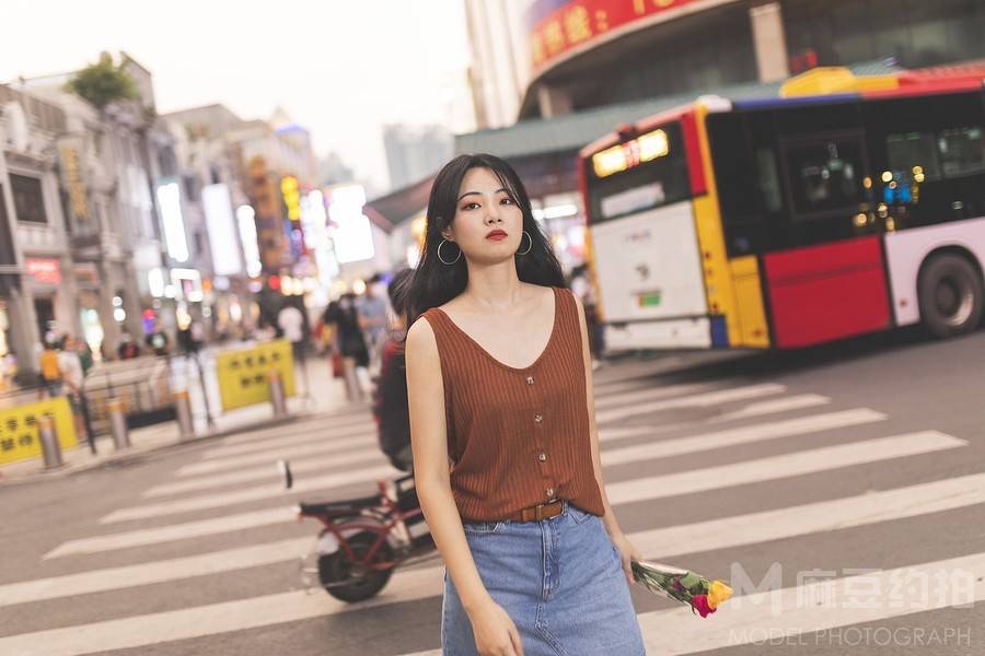 情绪模特