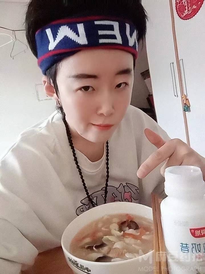黑白模特