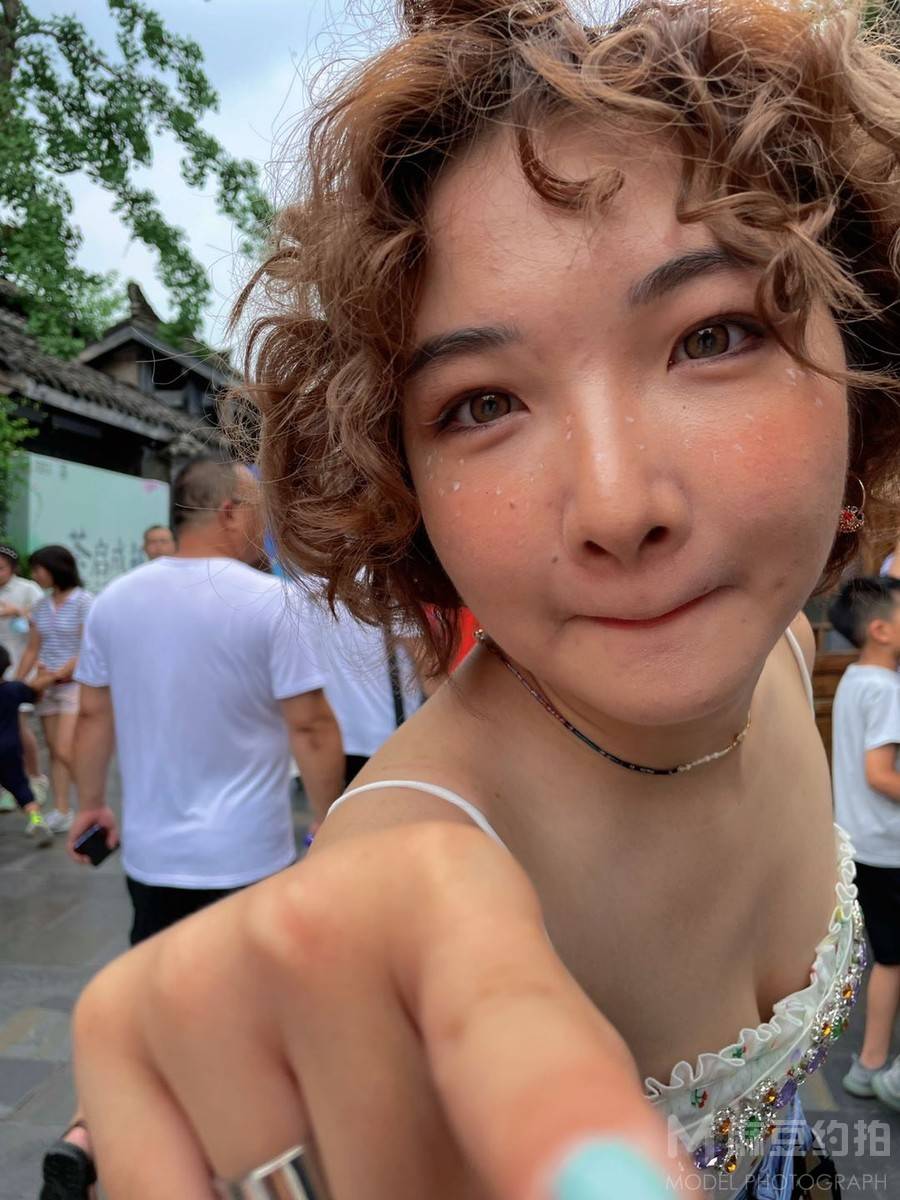 情绪模特