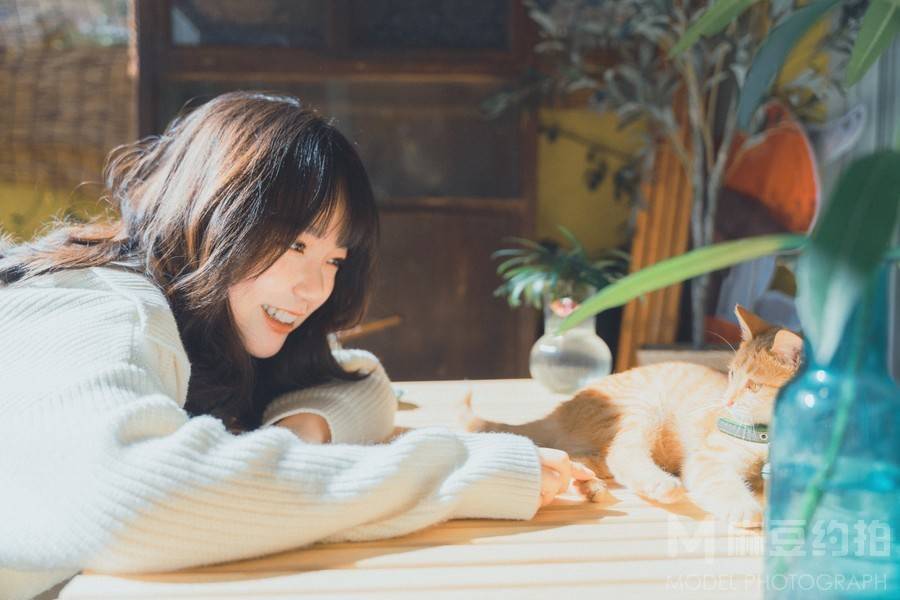 情绪模特