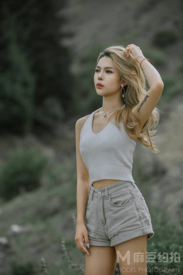 情绪模特