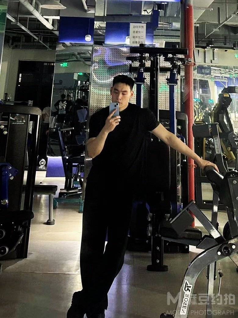 黑白模特