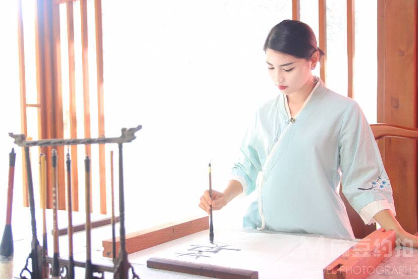 汉服模特