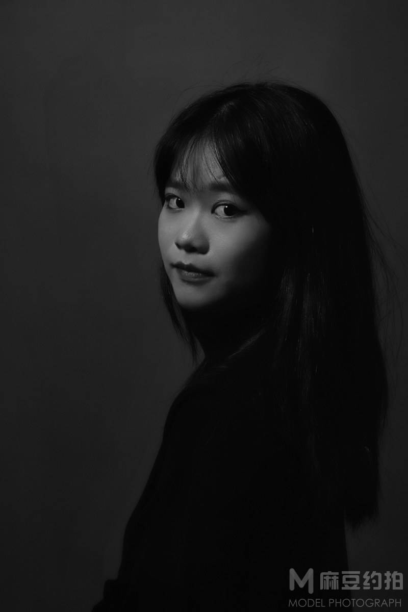 黑白模特
