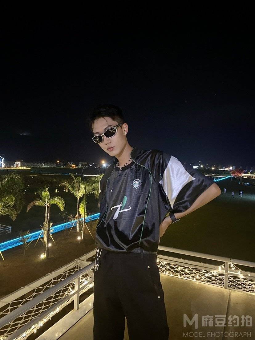 夜景模特