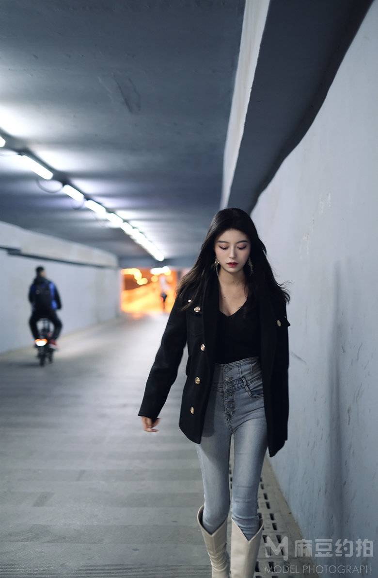 情绪模特