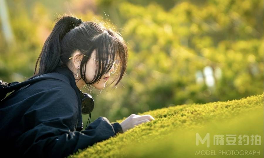情绪模特