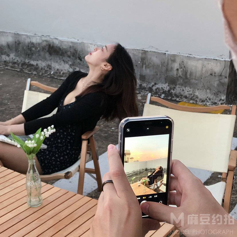 情绪模特