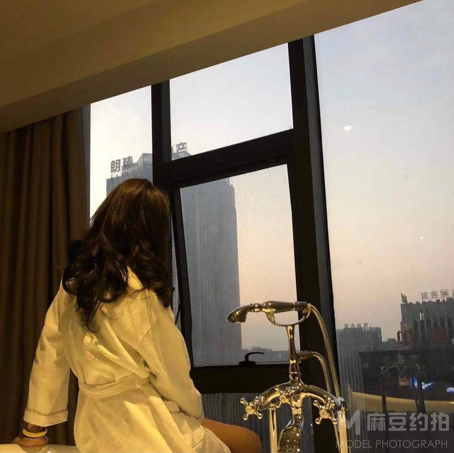 黑白模特