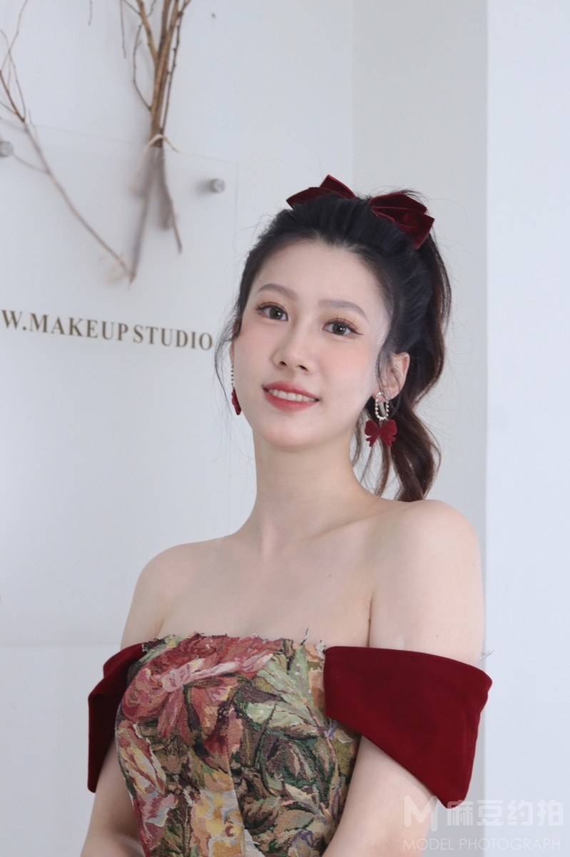 妆容模特