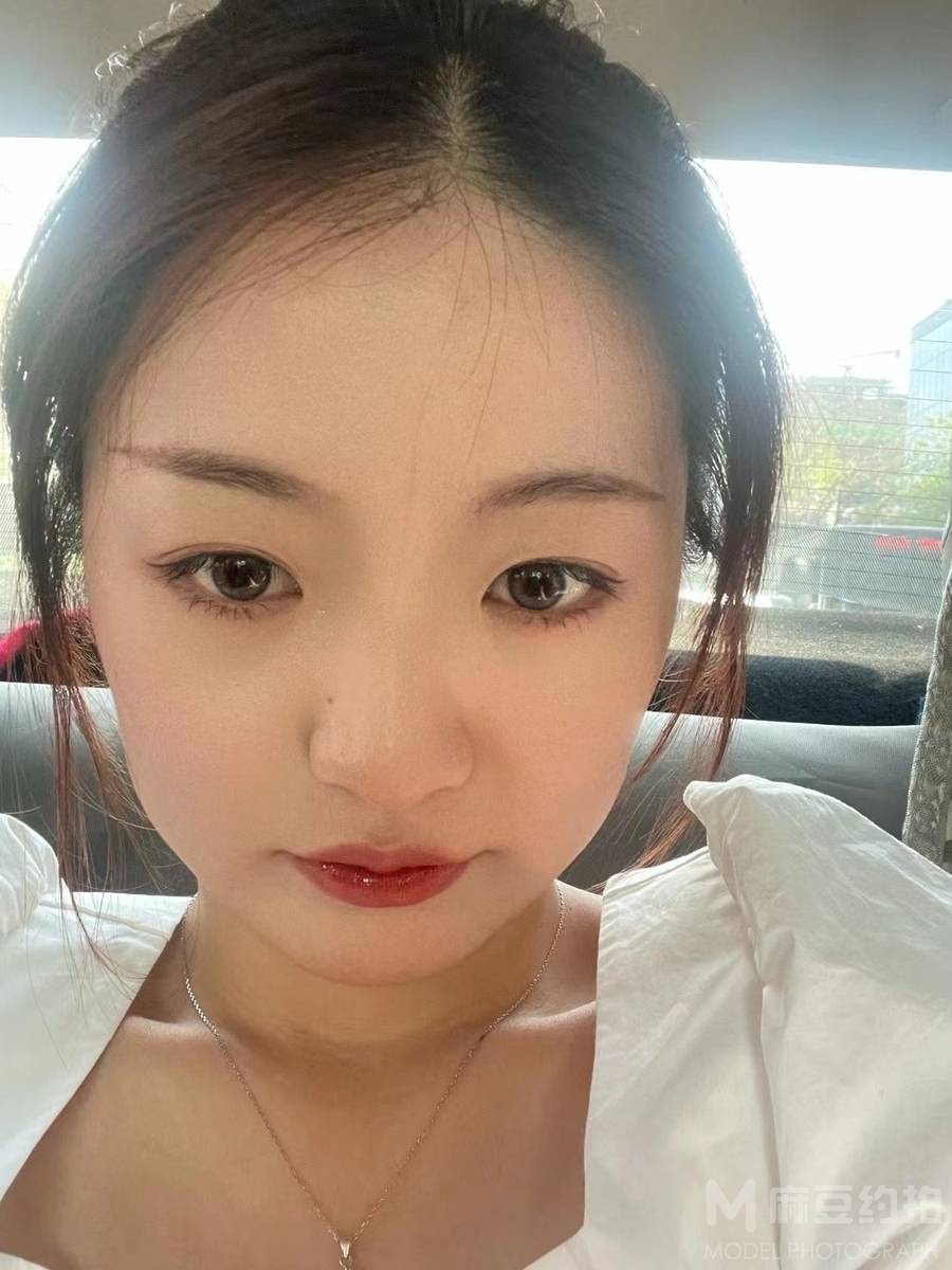黑白模特