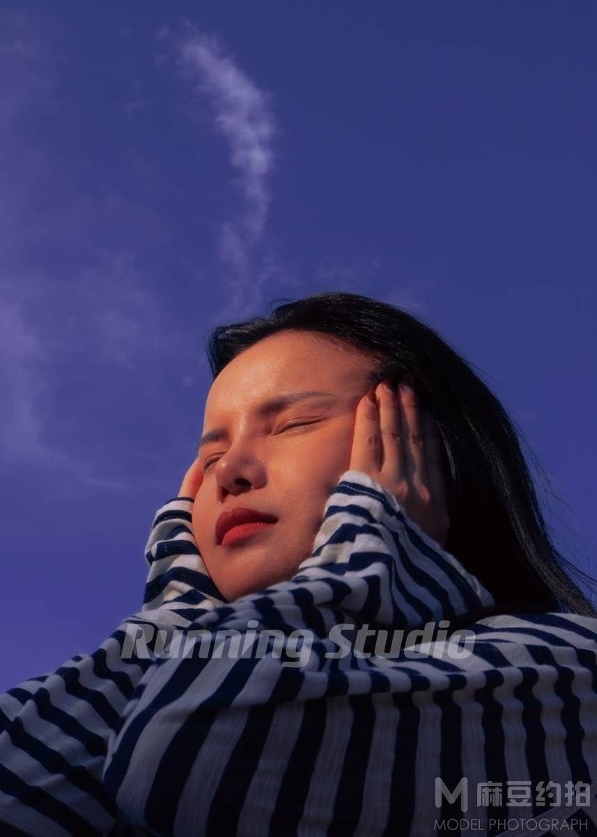 情绪模特