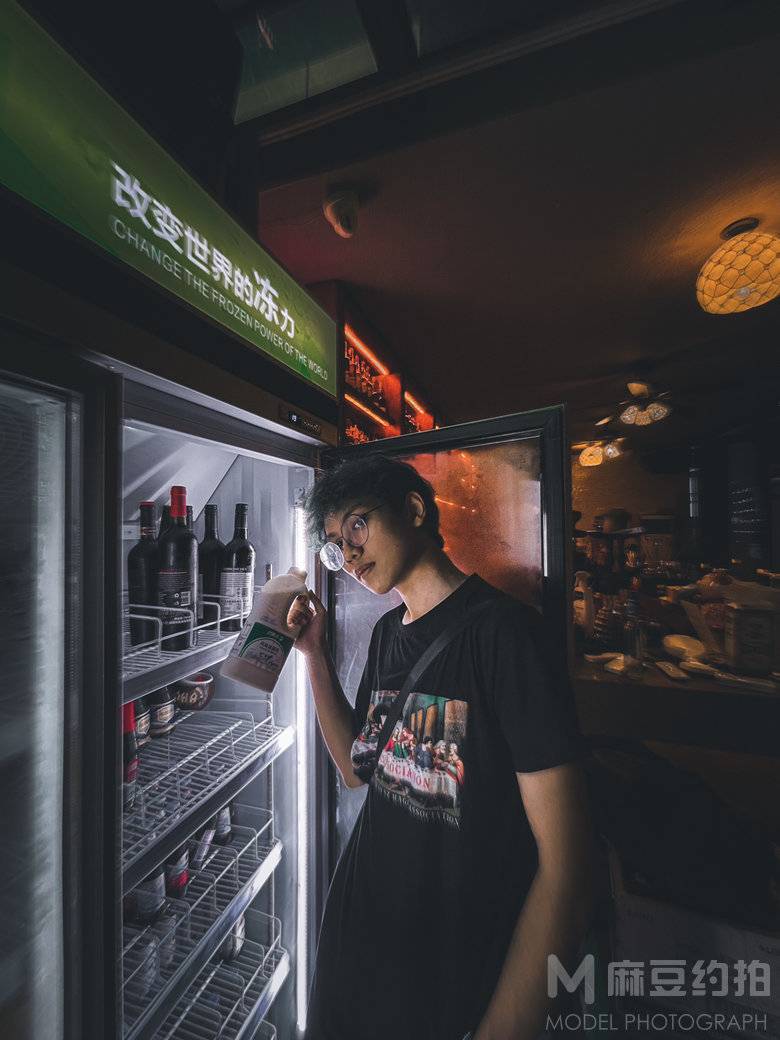 情绪模特