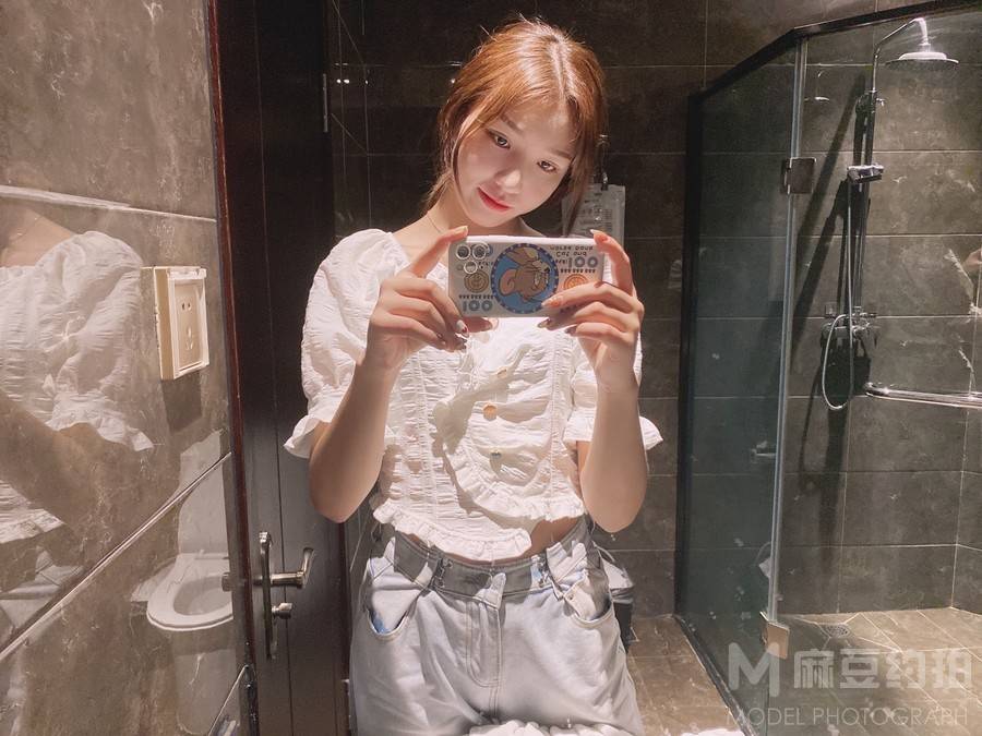 黑白模特