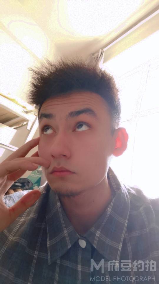情绪模特