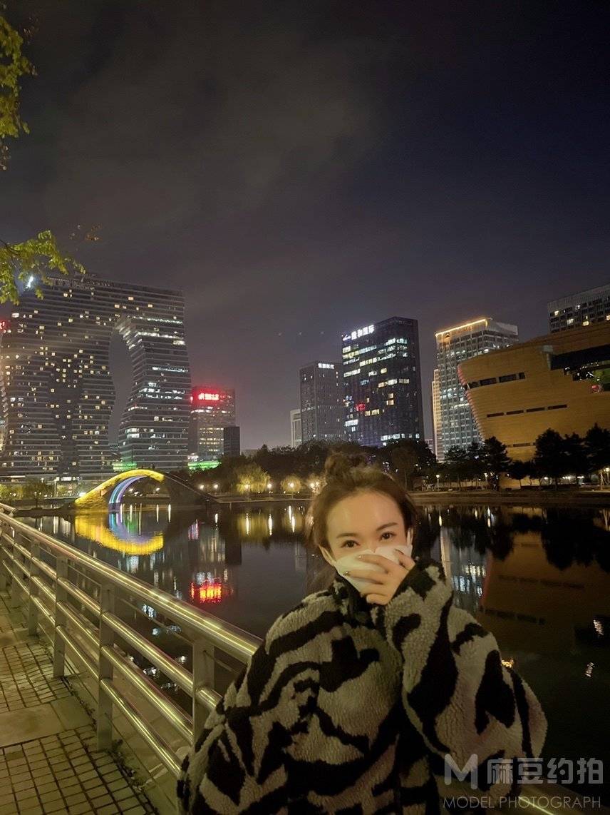 夜景模特