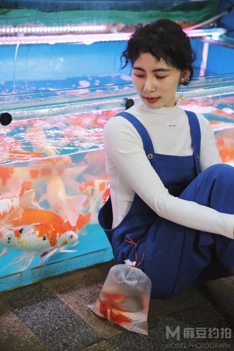 情绪模特