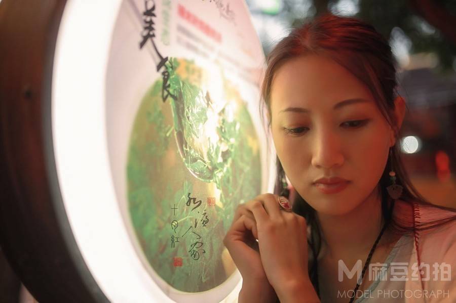 情绪模特