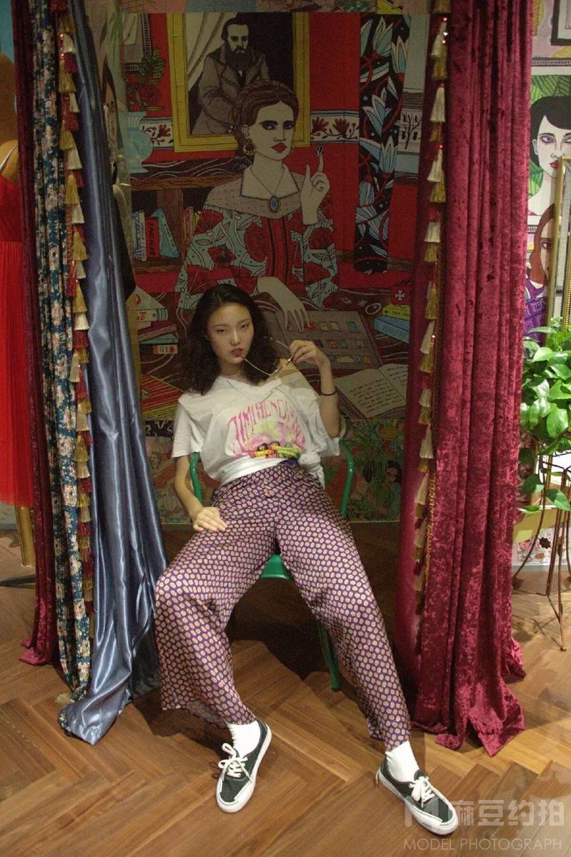 情绪模特