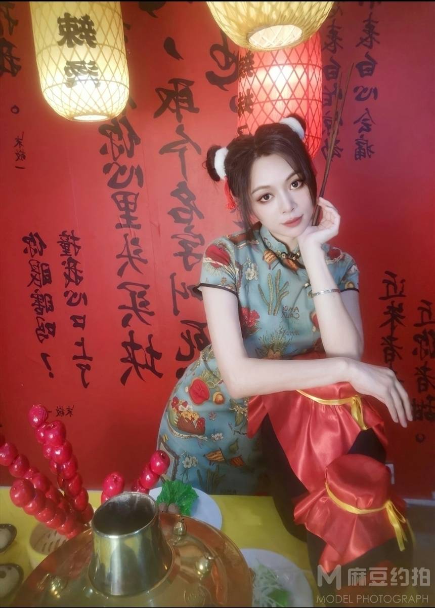 情绪模特
