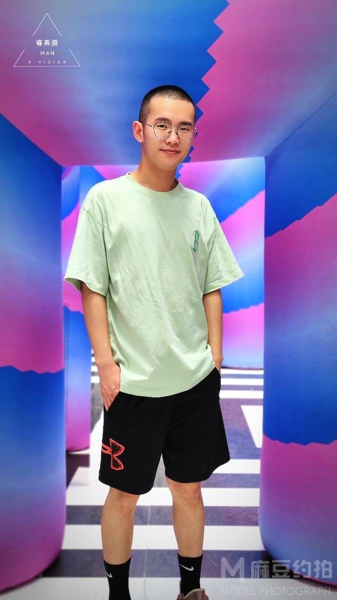情绪模特