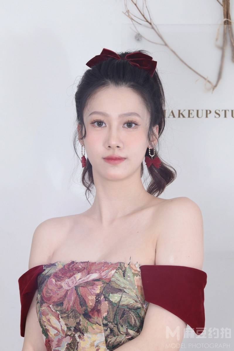 妆容模特