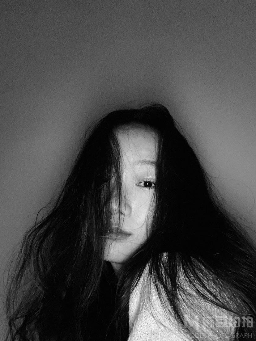 黑白模特