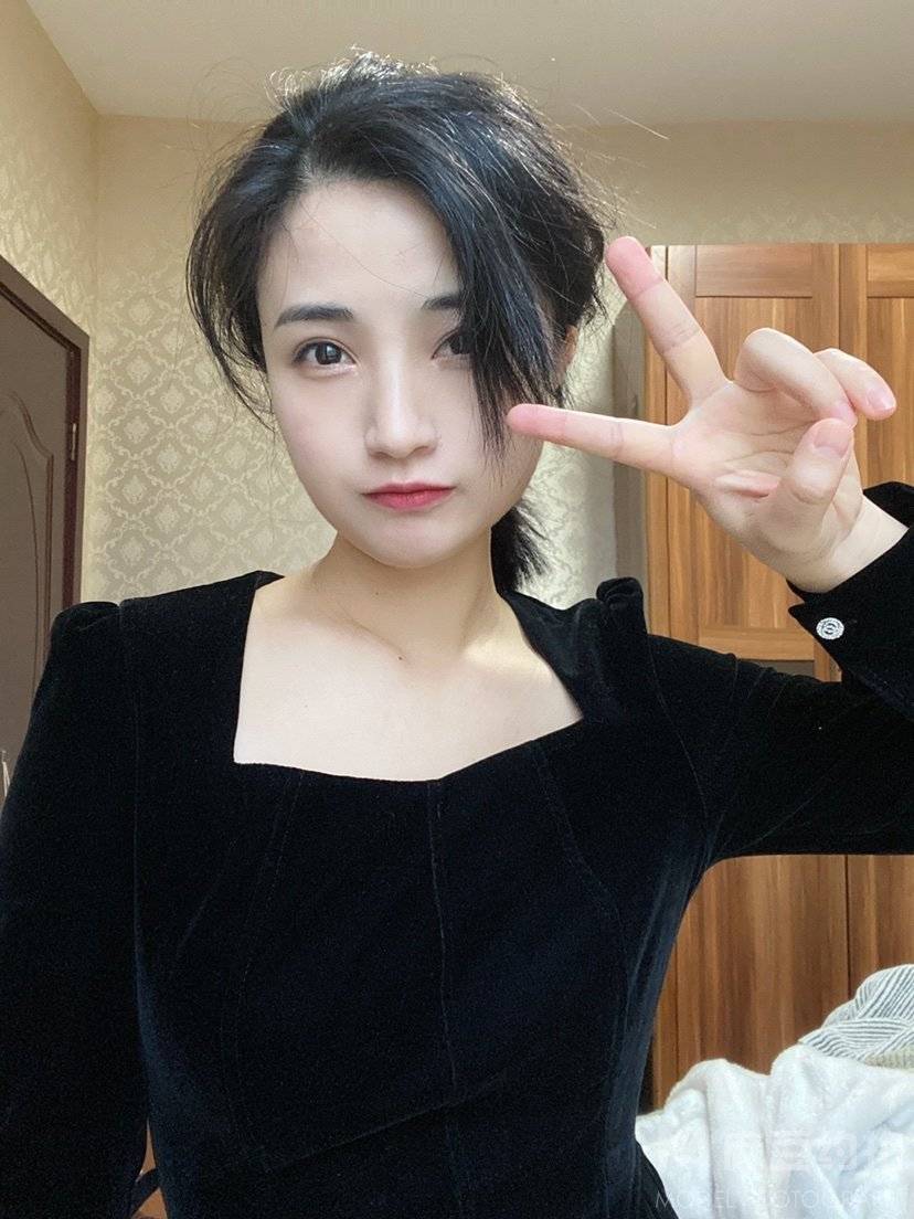 黑白模特