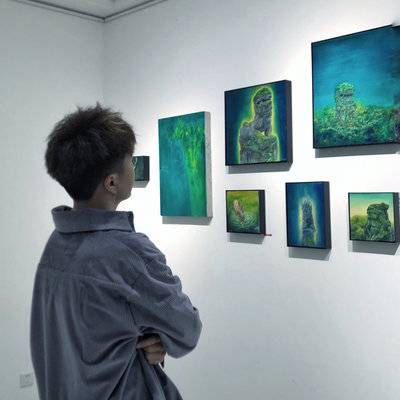 情绪模特