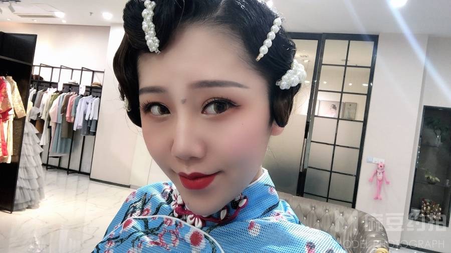 情绪模特