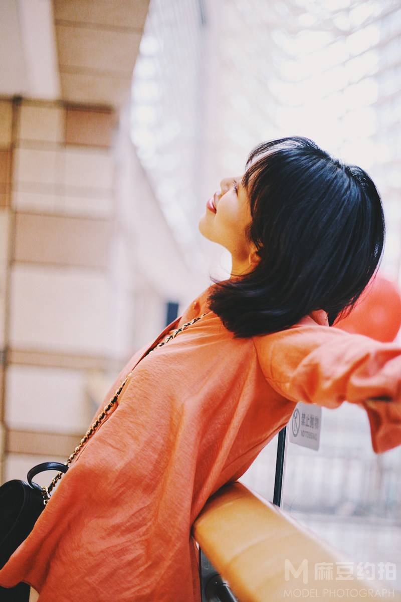 情绪模特