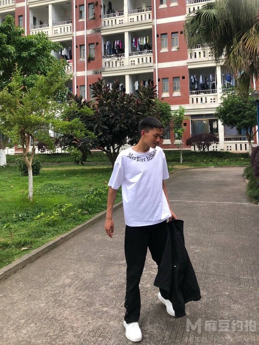 黑白模特