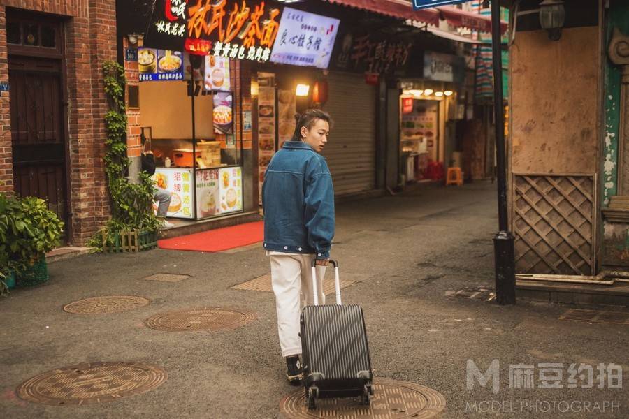 情绪模特