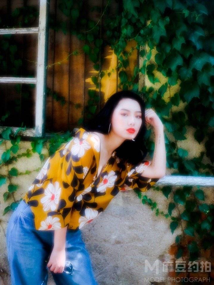 情绪模特