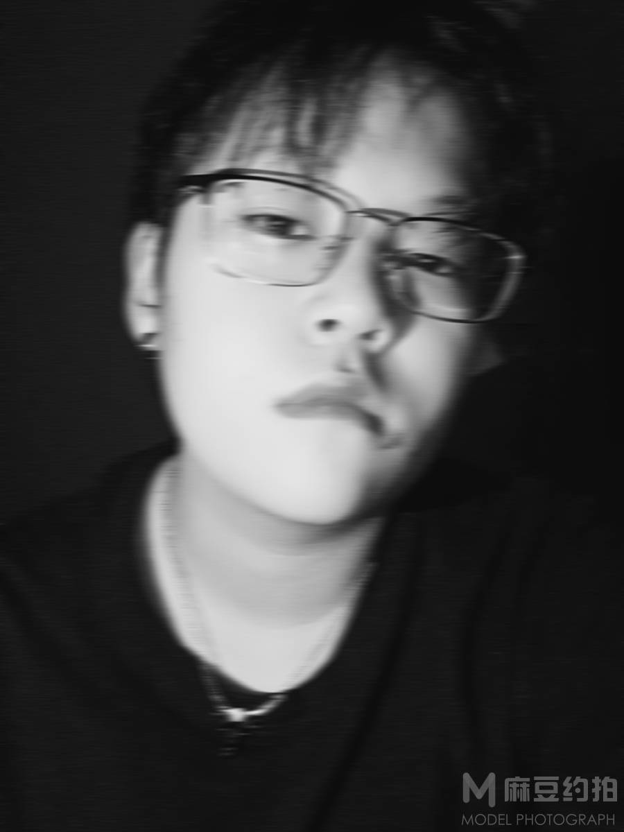 黑白模特