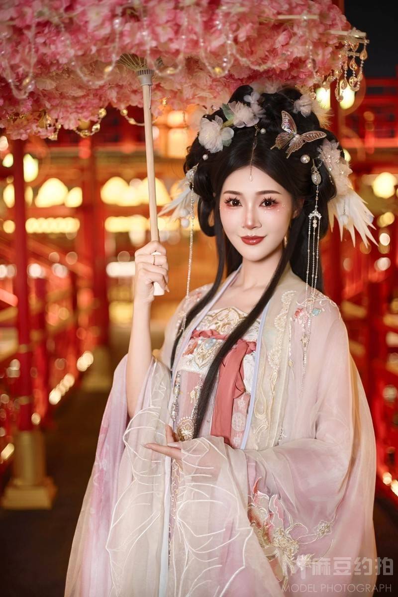 汉服模特